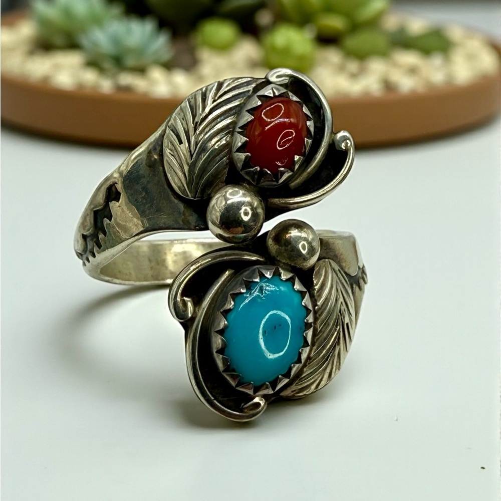 Native American Navajo Sterling Silver Turquoise & Coral Ring – Signed MAC-Leaf - Picture 8 of 17